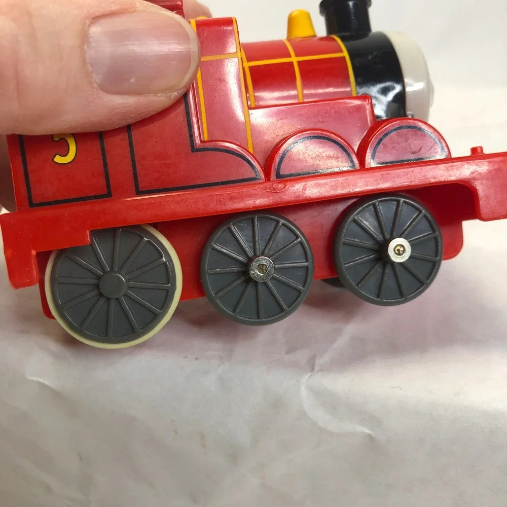 TOMY Thomas and Friends James Train Engine Toy‎ 2004 Pull Back & Go Moving Eyes